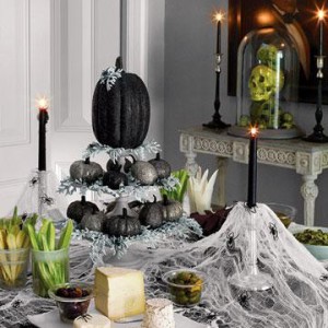 décoration-Halloween-effrayante-table-couverte-toile-araignée