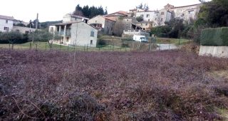 610 m2 25000€ besseges