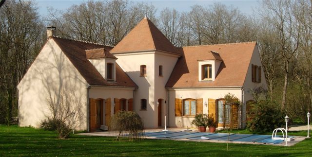 Model de maison en L avec tour à étage construitre